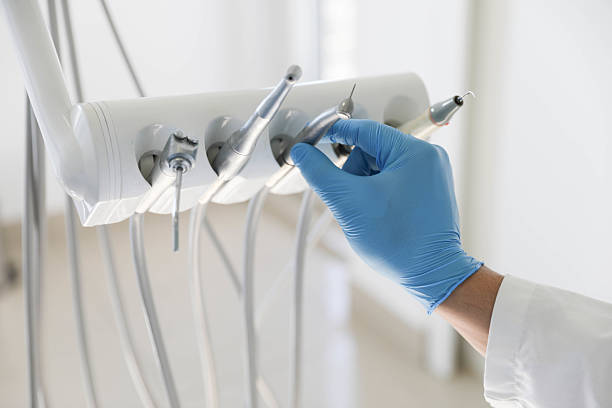 Professional Emergency Dentist technician working in Itasca, IL